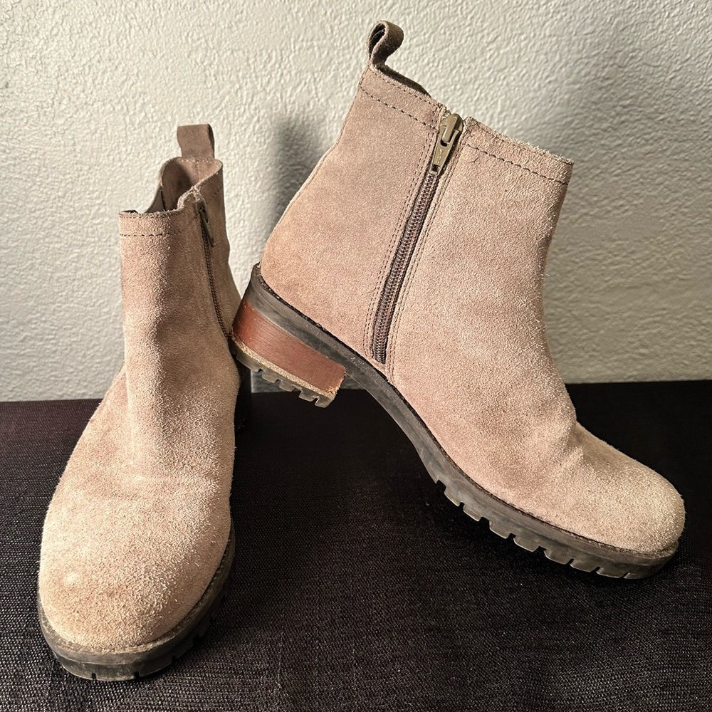 Skechers Boots Womens 9 Lugnut Chelsea Ankle Bootie Gray Leather Pull On